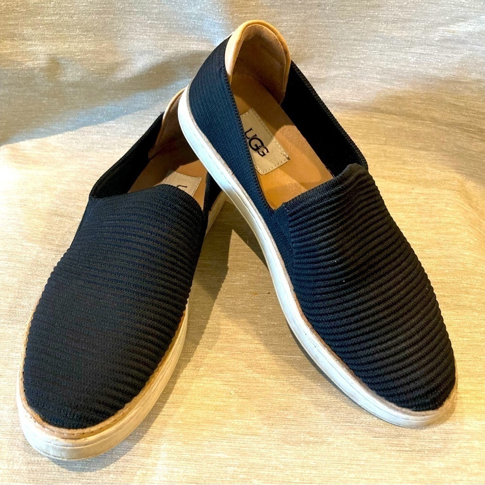 UGG Sz 7.5 Sammy Chevron Slip On Fabric Top Rubber Sole Flats Loafers